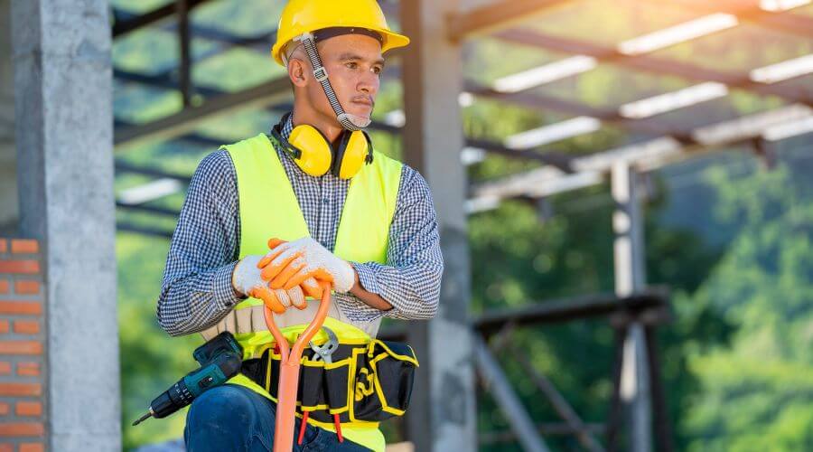Professional gutter cleaning in Kellyton, AL